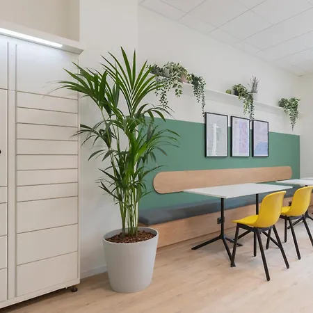 Well-located Campus Near Park Milano