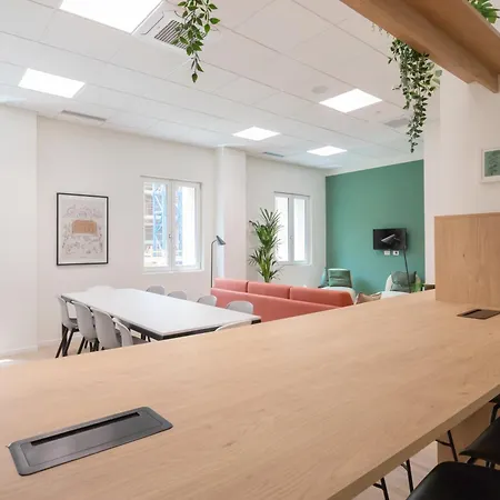 Well-located Campus Near Park * Milánó