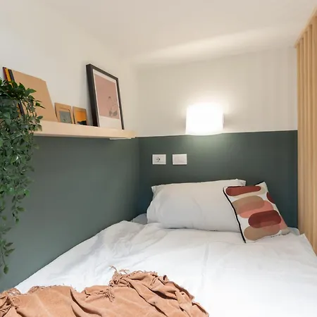 Well-located Campus Near Park Milánó